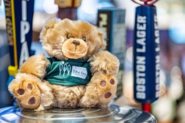 An image of the Longwood Grille and Bar food and atmosphere